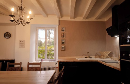Saint-Saturnin-sur-Loire House | Salvador DALI double room in Château outbuilding overlooking the Loire River