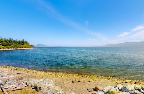 Bow House | Samish Bay Cottage