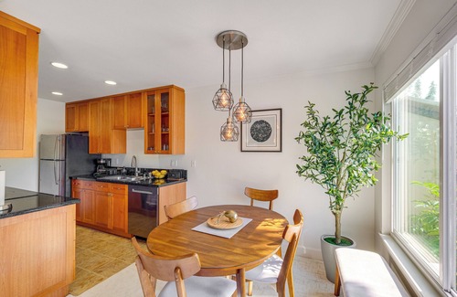 La Jolla Village Condo | San Diego Condo w/Pool Access ~ 2 Mi to Beach!