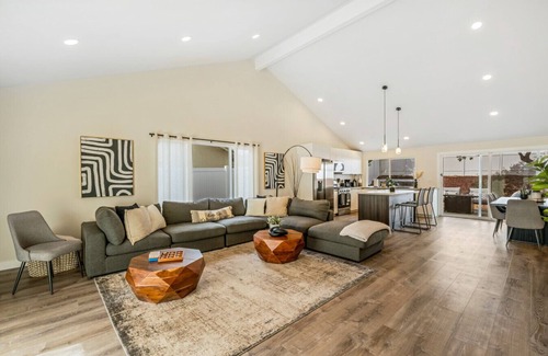 Bay Ho House | San Diego Retreat w/Hot Tub Near Beach & Downtown