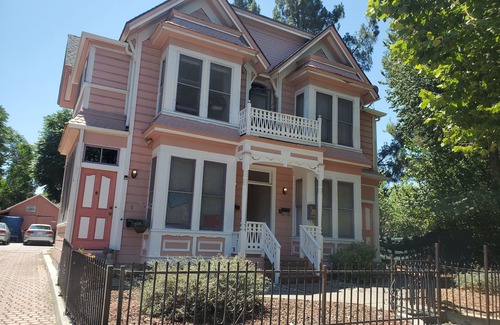 Horace Mann Apartment | San Jose's Simple Studio