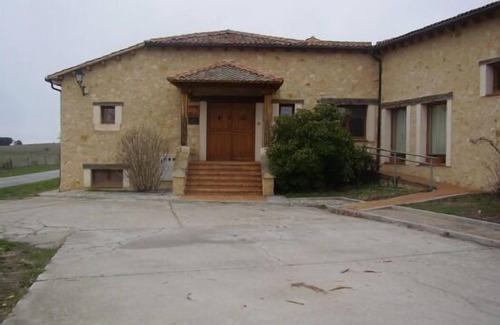 Yanguas De Eresma Cottage | San Pedro de Caldas housing for tourist use for 43 places.