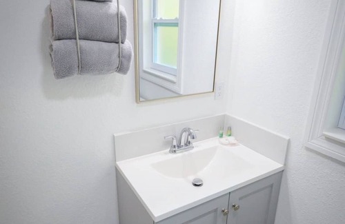 Englewood Apartment | Sand Dollar Room Manasota Delux Villas