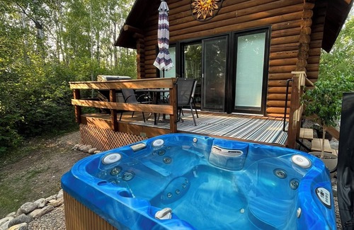 Manitoba Cabin | Sand Lake Log Cabin with Hot Tub