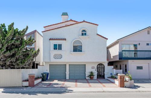Hollywood Beach House | Sandcastle by the Sea