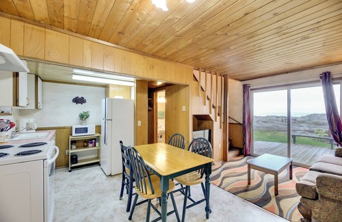 Waldport Cottage | Sanderling Sea Cottages, Unit 1 with Deck!