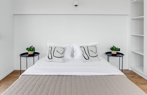 Thessaloniki Apartment | Sanders Arch - Treasured 1-Bdr. Apt. w/ Balcony