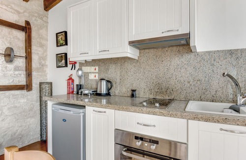 Arsos Apartment | Sanders Arsorama Comfy 1 Bdr Apt w Shared Patio