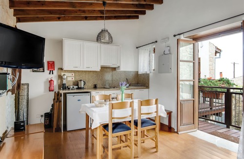 Arsos Apartment | Sanders Arsorama Comfy 1 Bdr Apt w Shared Patio