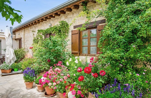 Arsos Apartment | Sanders Arsorama - Cute 1-bdr Apt w/Shared Patio