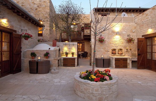 Arsos Apartment | Sanders Arsorama - Cute 1-bdr Apt w/Shared Patio