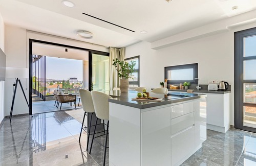 Agios Athanasios Apartment | Sanders Evolution 2 - 2-Bdr Apt with Private Rooftop