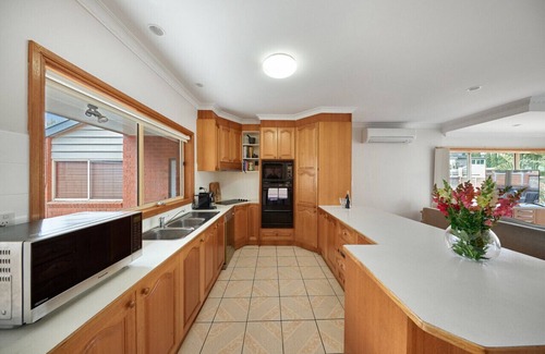 Torquay House | Sandy Bliss - Walk to the beach