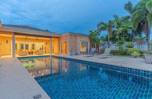 Nong Prue Villa | Sanook Pool Villa,Luxury-5km-Wlkg St/Beach-5min-7-11