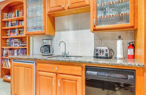 Scenic Brush Creek House | Santa Rosa Home w/Private Pool & Tennis Court