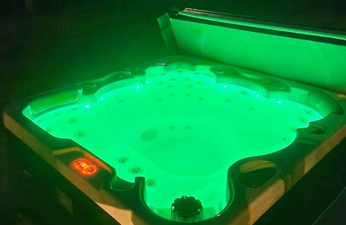 Jefferson House | Santas Village, Hiking, Golfing, Sleeps 8, Hot tub, Game Room, Tesla Charger LV2