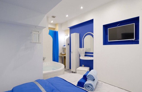 Mousio Apartment | Santorini style in Athens Plaza Luxury apartments