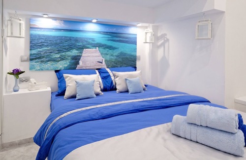 Mousio Apartment | Santorini style in Athens Plaza Luxury apartments