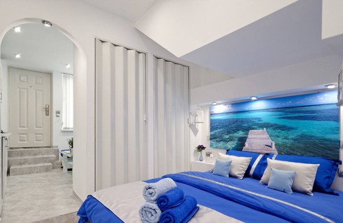 Mousio Apartment | Santorini style in Athens Plaza Luxury apartments
