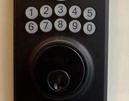 Kamloops House | Sapphire Lux Queen Suite