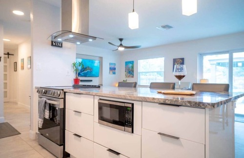 Bee Ridge House | Sarasota House Modern King Size Beds + Fenced Yard