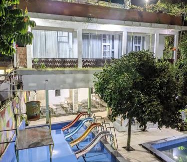 Lingsar House | Sarasutha hotel and pool