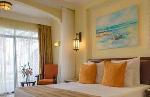 Nyali Bed & Breakfast | Sarova Whitesands Beach Resort & Spa 1