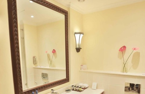 Nyali Bed & Breakfast | Sarova Whitesands Beach Resort & Spa 2