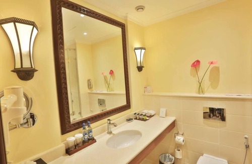 Nyali Bed & Breakfast | Sarova Whitesands Beach Resort & Spa 3