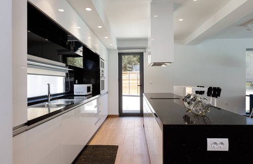 Vlichada Villa | Sauna, heated pool, kids pool, close to the beach & shops!