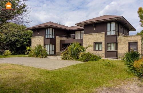 Nanyuki Villa | Savannah House, 5br Villa located in Ol Pejeta Wildlife Conservancy