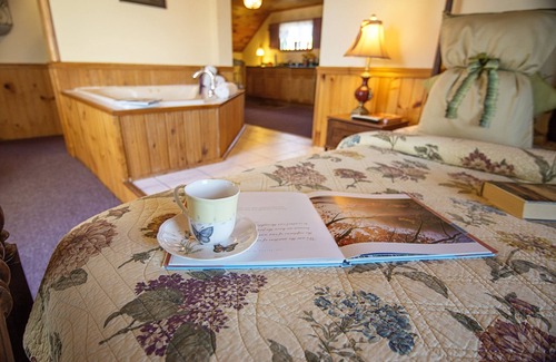 Himrod Hotel | Savannah House Wine Country Inn & Cottages