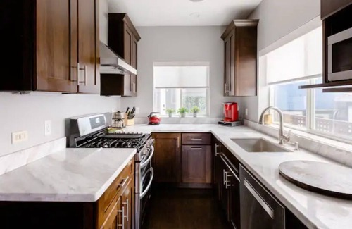 Brisbane House | Savor the Peace at a Comfy Cottage Minutes from Downtown SF