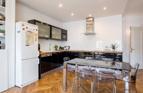 Voltaire - Saint Amour Apartment | ★ SAXE & THE CITY ★ 90m², 1 to 8, Balcony with Fourvière view, Central LYON ❤️