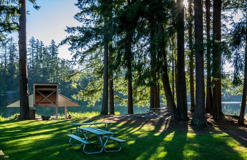 Covington House | Scandi Inspired House, great walkability, homebase to city and mountains