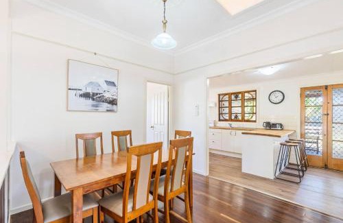 Scarness House | Scarness Cottage - Serene Queenslander by the Sea