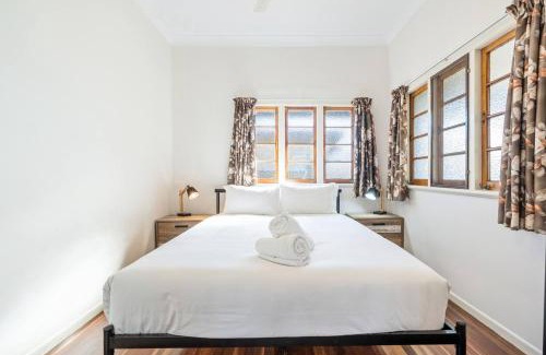 Scarness House | Scarness Cottage - Serene Queenslander by the Sea