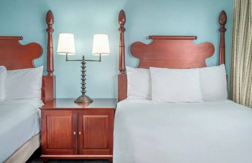 Kahului Hotel | Scenic Afternoon Beach Stroll: Two Ocean View Rooms with Outdoor Pool Access