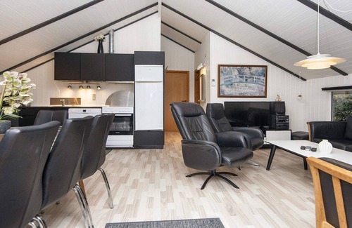 Vemb House | Scenic Fjord Retreat-By Traum