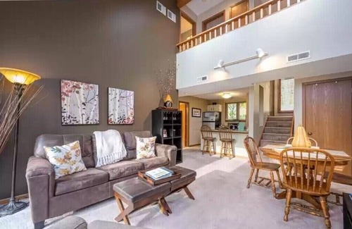 The Galena Territory House | Scenic Getaway – Cozy Stay Near Golf & Trails