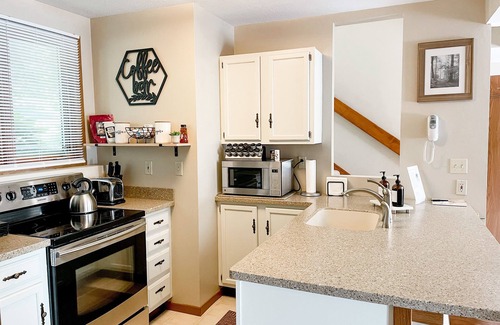 The Galena Territory House | Scenic Getaway – Cozy Stay Near Golf & Trails