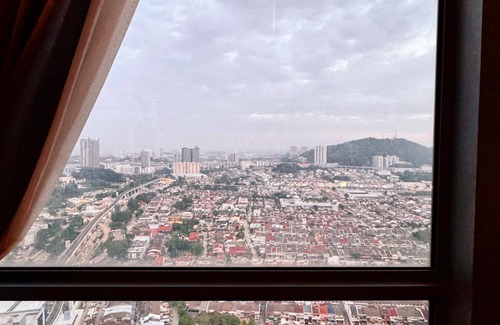 Taman Mutiara Apartment | Scenic Kuala Lumpur Ekocheras condo with Pool Mall and Train