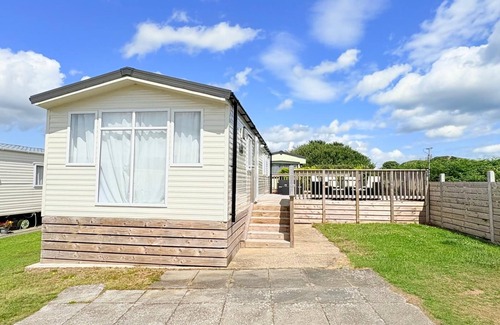 Newcastle House | Scenic mountain views from “Serenity”, a luxury 6-bed caravan in Newcastle, NI