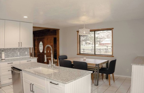 Ririe House | Scenic Private 30 Acre Meadow Retreat for Weddings, Reunions & Large Gatherings