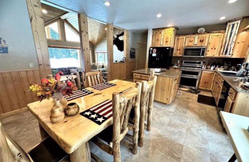 South Fork House | Scenic Solitude