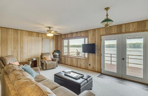 Fulton House | Scenic Views and Yard Mississippi River Retreat!