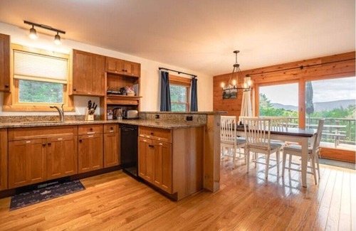 Prattsville Cabin | Scenic Vistas Chalet: Fire pit, Deck, AC, Grillsnn