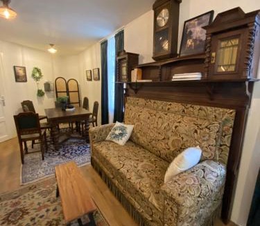 Nidda Apartment | Schloss Nidda - FeWo mit Privatgarten, Fellnasen willkommen!