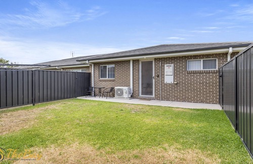 Anna Bay Apartment | Scott Street Couples Getaway