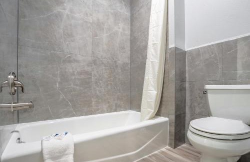 Katy Hotel | Scottish inn Katy